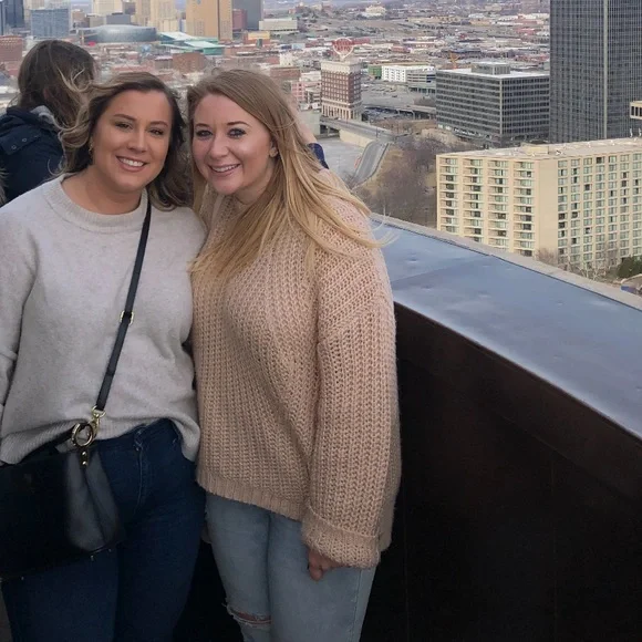 Tan Universal Thread Sweater size L - Picture 4 of 9